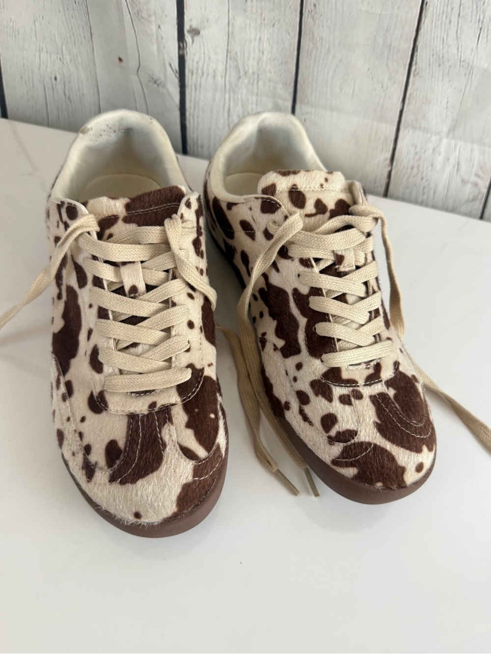 Cushionaire Women’s Cow-Print Lace-Up Sneakers in Brown & Cream SZ 10